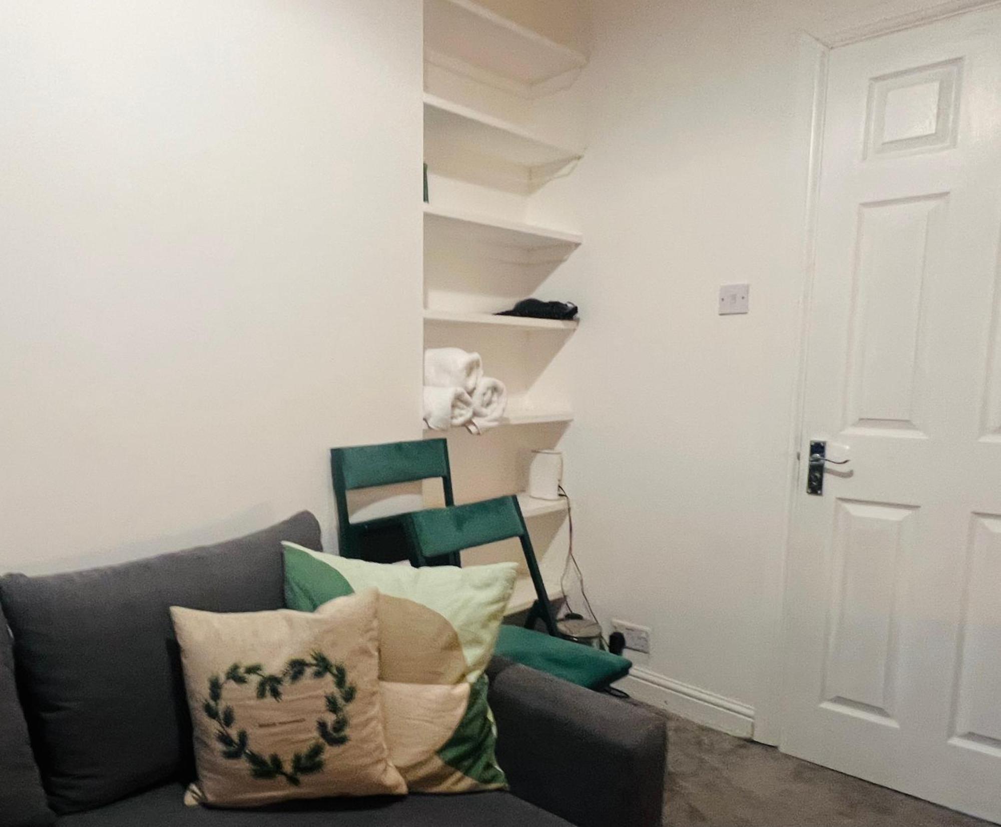 Harry Potter 9 3/4 Flat Apartment Лондон Екстериор снимка
